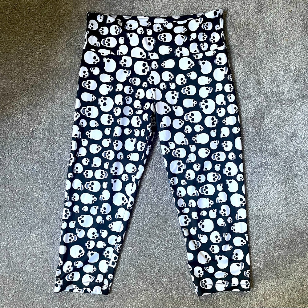 Onzie Skull Capri Yoga Leggings